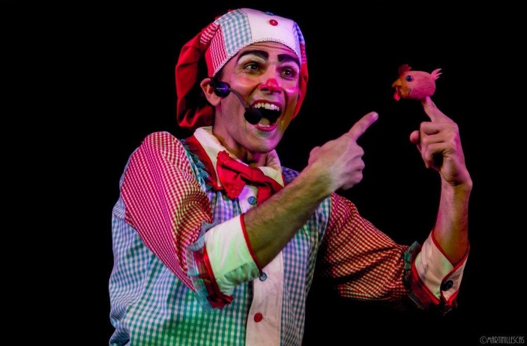 El Payaso Papanata con su show en Avenida Solari