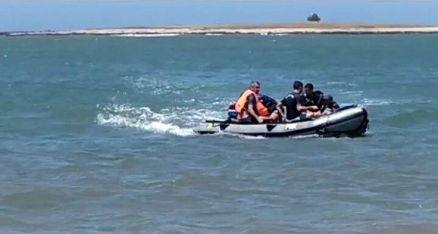 Prefectura de La Paloma rescató a dos pescadores a quienes se les dio vuelta la lancha