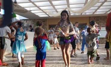 Espectacular carnaval de los Niños en La Pedrera