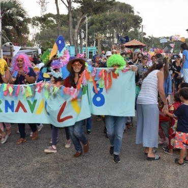 Colorido, alegre y multitudinario Carnaval de los Niños en La Pedrera