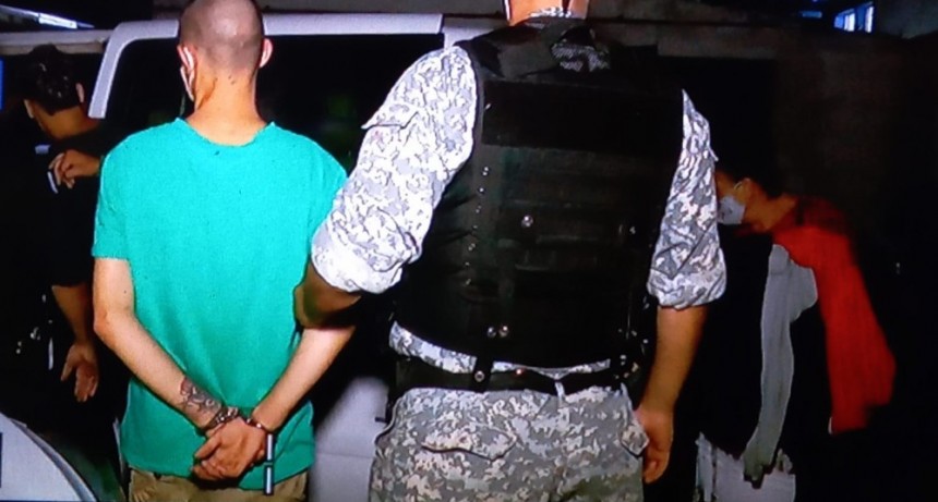 Se entregaron las cuatro personas que agredieron a policías en Costa Azul