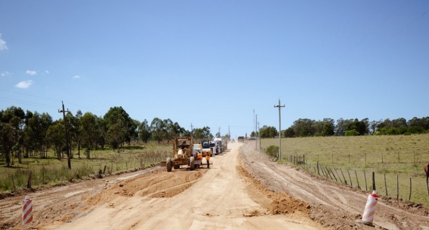  Comenzó la obra de bituminización en el camino de acceso a la Laguna de Rocha