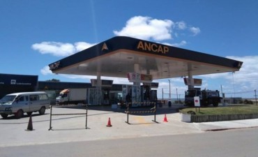 Marcha atrás: se podrá pagar el combustible con tarjetas