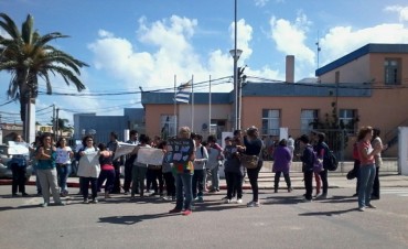 Liceales, padres y docentes marcharon contra la violencia