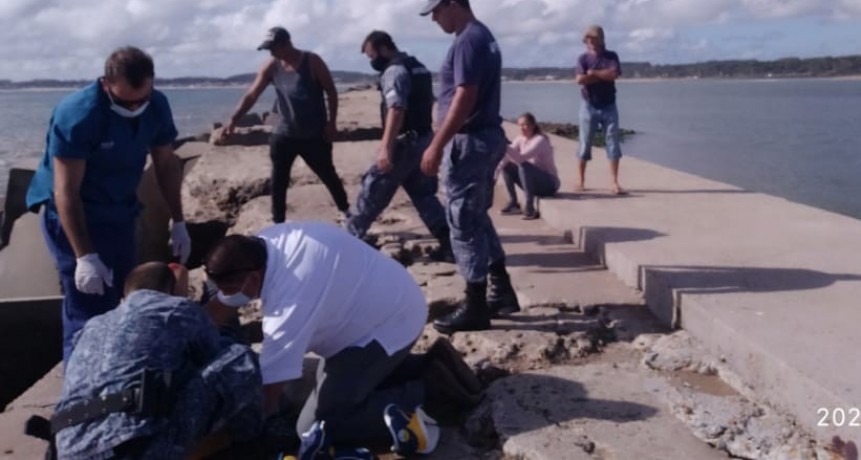Un hombre cayó en la escollera del Puerto de La Paloma