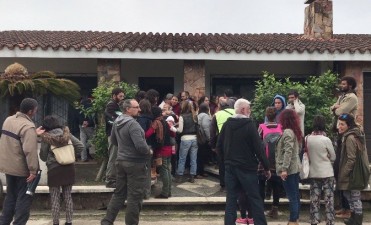 Una familia dejará Santa Isabel atemorizada por las amenazas de un vecino