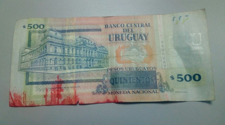 Aparecieron billetes entintados 