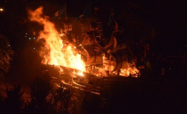 Noche de San Juan: en La Pedrera ardió una fragata