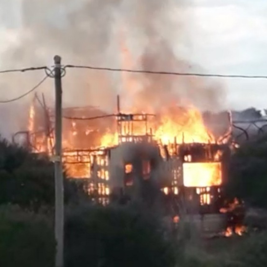 Punta Rubia: un incendio destruyó una casa 