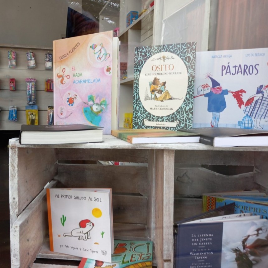 Ya abrió la primera papelería en La Pedrera