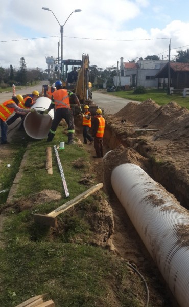 Obra de desagüe pluvial en Avenida del Navío