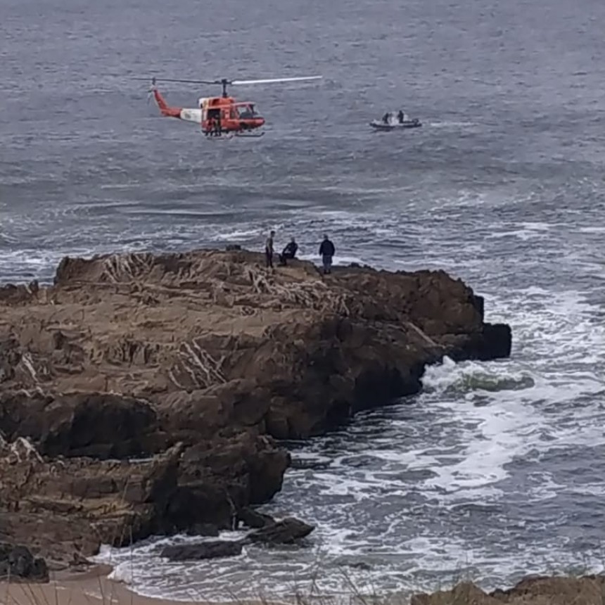 Suspenden la búsqueda del instructor caído en el mar frente a La Pedrera