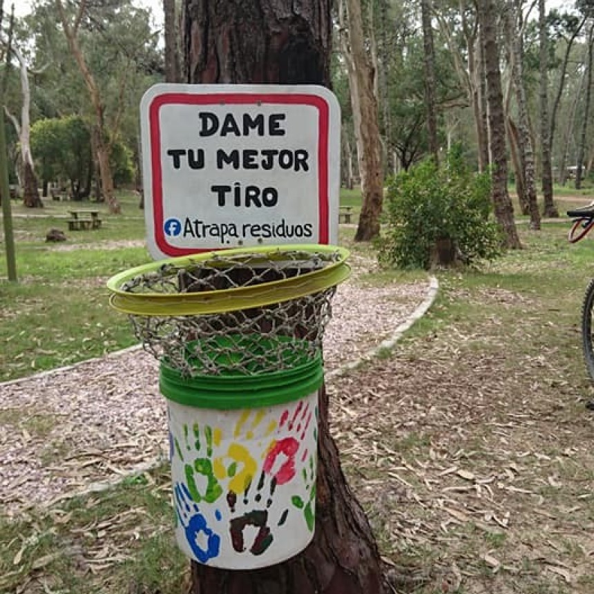 Hora de atrapar los residuos en La Paloma