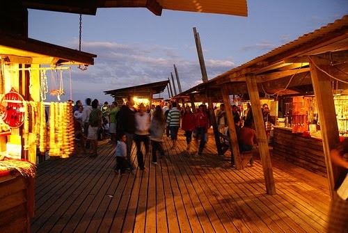 Aprontando todo para construir la nueva feria de artesanos de Punta del Diablo