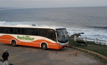 Vecinos reclaman a empresas de ómnibus
