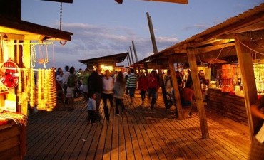 Aprontando todo para construir la nueva feria de artesanos de Punta del Diablo