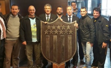El escudo del nuevo estadio de Peñarol se hizo en La Paloma