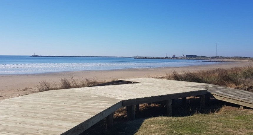 Construyen nuevas bajadas en varias playas