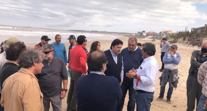 Vecinos proponen geotubos y piedras para proteger sus casas en primera línea de playa