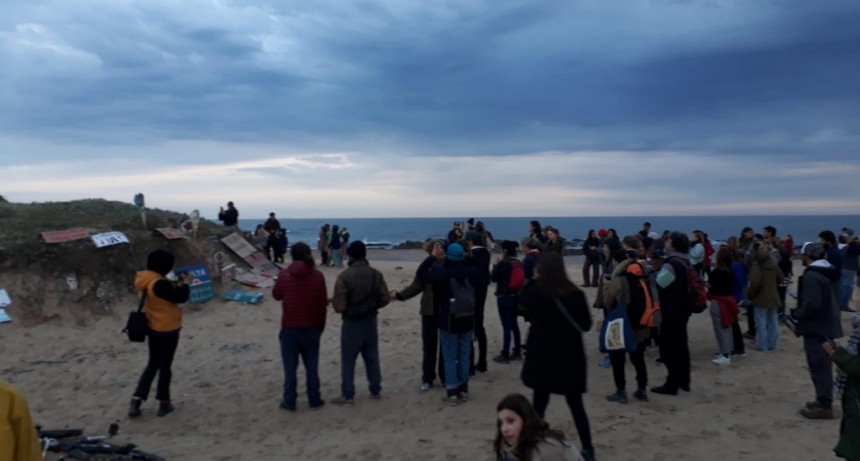Vecinos se manifestaron para frenar las construcciones en la playa