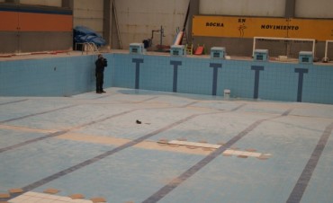 Reparan la piscina del polideportivo