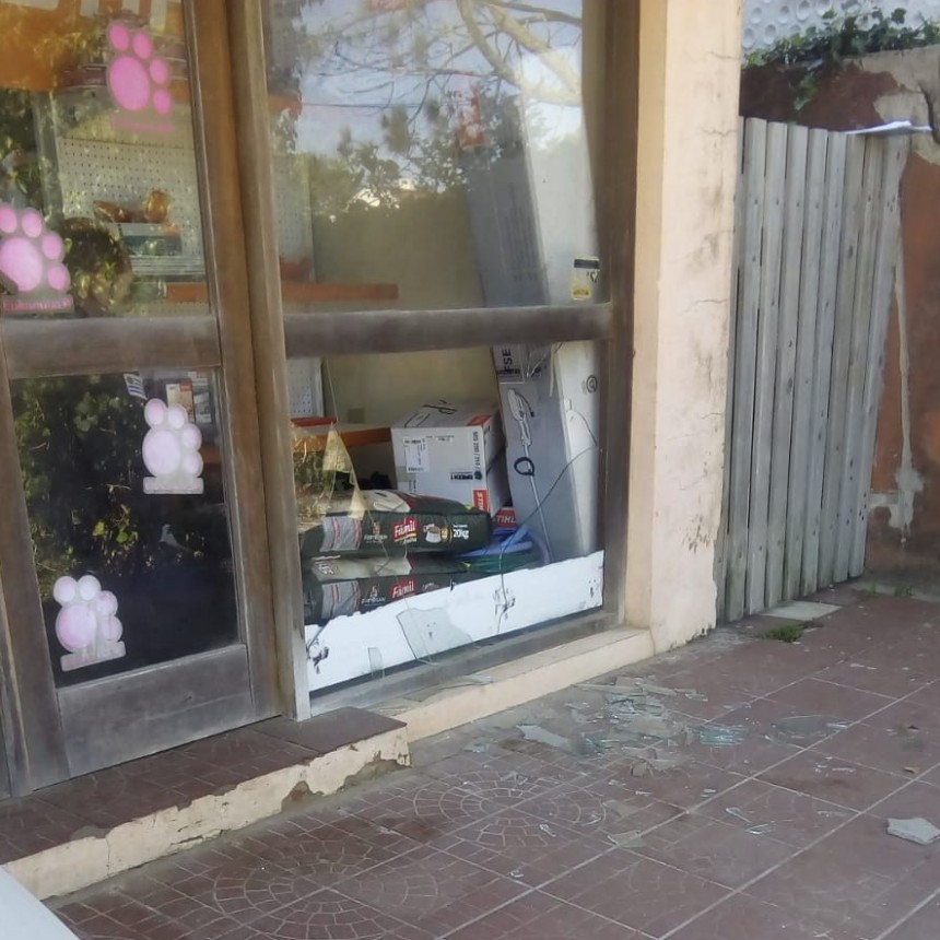 Roban herramientas y motosierras en veterinaria La Miraguaya