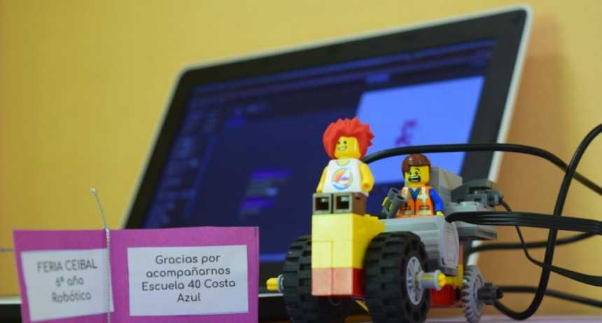 Alumnos de la Escuela 40 de Costa Azul realizaron una muestra sobre robótica y espacios verdes