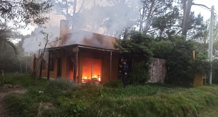 Policía investiga incendio en una casa de La Pedrera