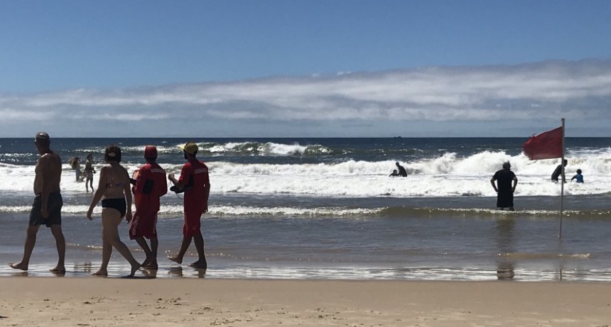 Guardavidas piden bajar a la playa en noviembre, al menos en los lugares más concurridos