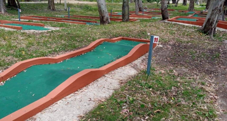 Reinauguran las canchas de pádel y el golfito