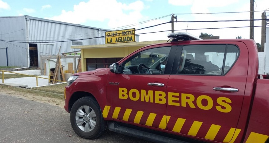 Bomberos y Prefectura realizan capacitación de rescate acuático