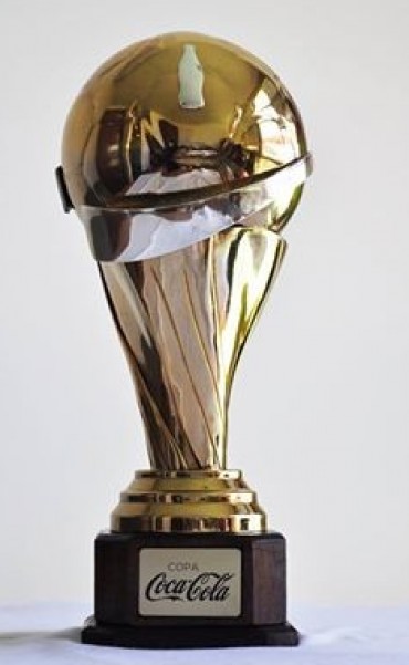 Escultor de La Paloma diseñó la copa para el Campeón Uruguayo de Fútbol