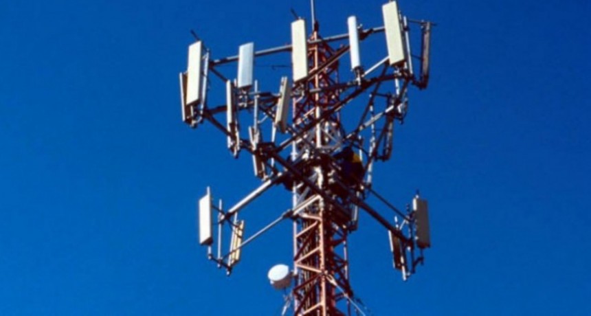 ¿Bajo presión? Denuncian a la Junta Departamental por autorizar antenas de telefonía en zona de exclusión
