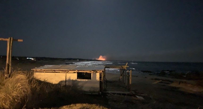 Continúan trabajando para controlar el fuego en Santa Isabel