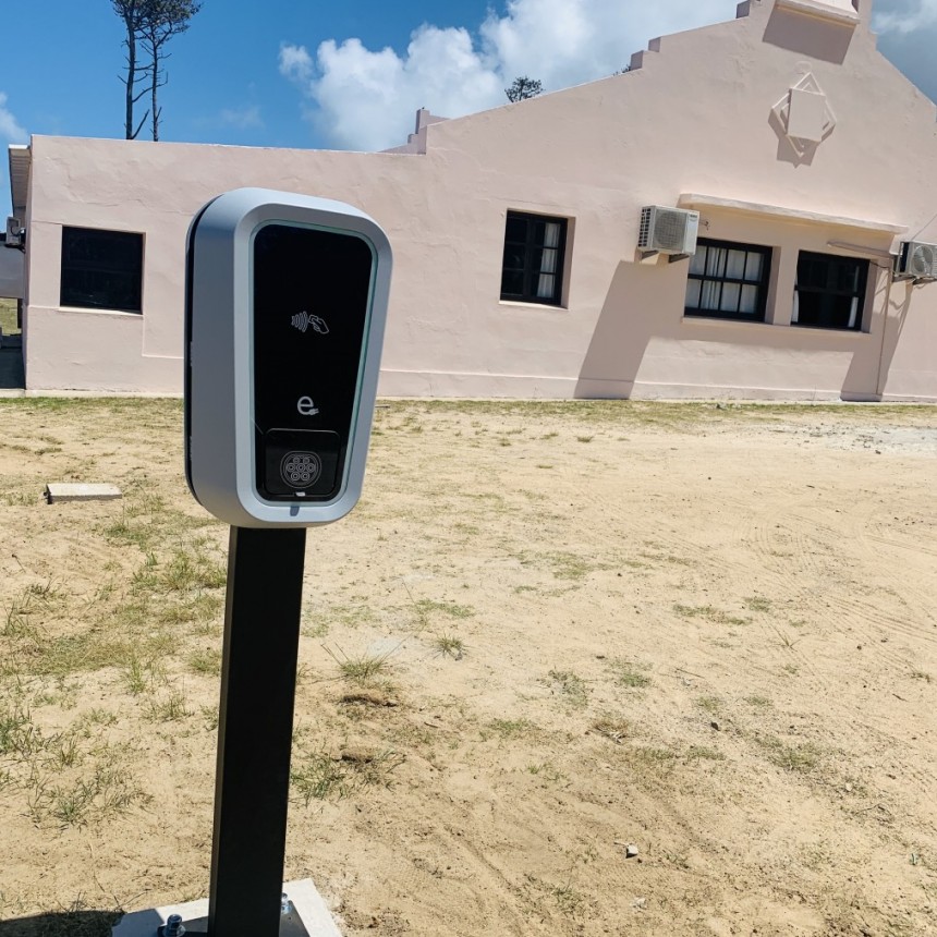 Instalan puntos de carga eléctrica en La Paloma y La Pedrera