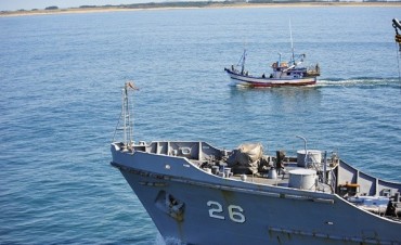 Armada uruguaya detiene pesquero brasileño frente a costa de Rocha