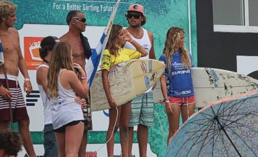 Surfistas junior de La Paloma en el mundial de Nicaragua